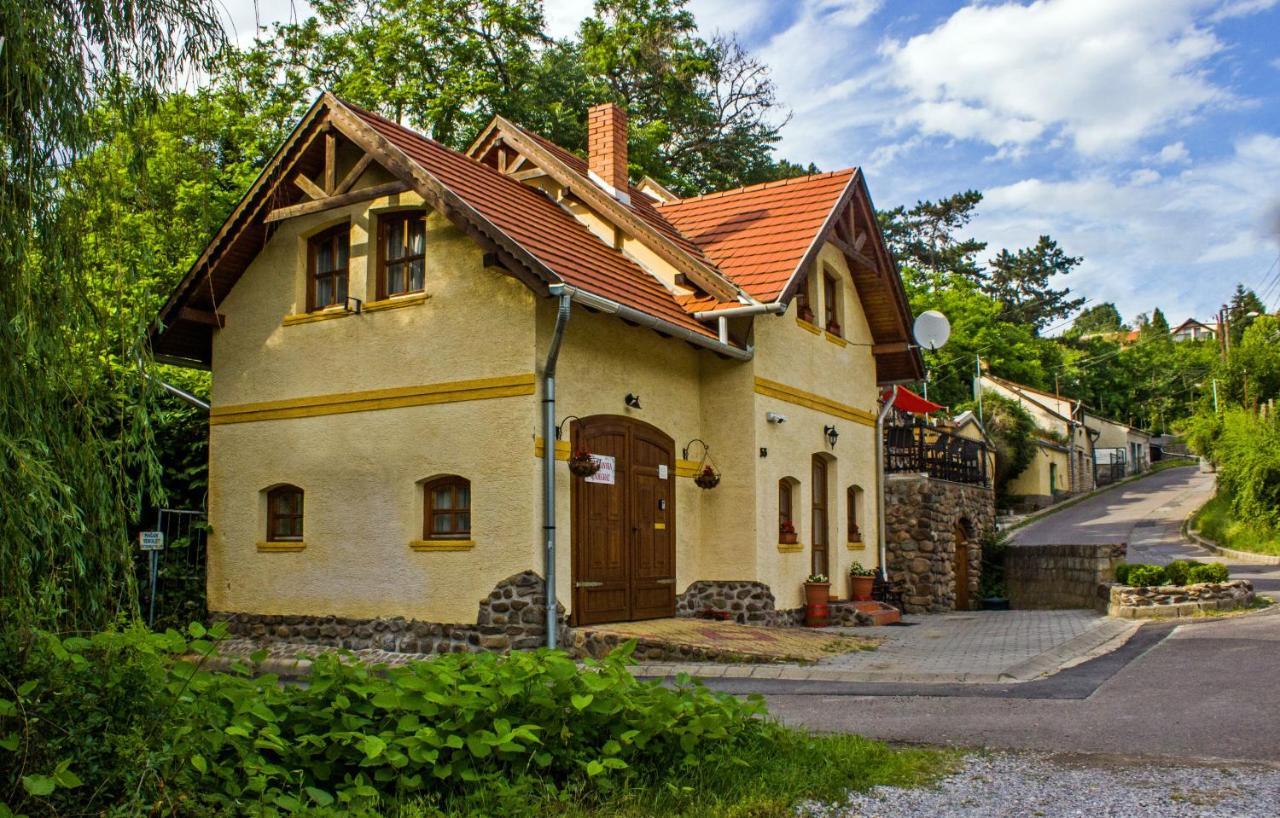 Leanyka Vendeghaz Apartmán *